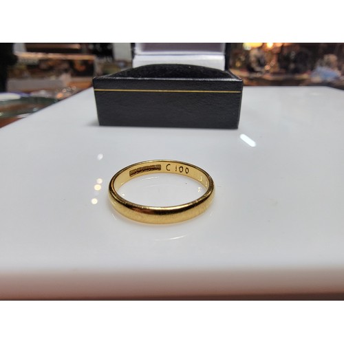 496C - Hallmarked 22ct yellow gold plain wedding band ring in very clean shiny condition with a display box... 