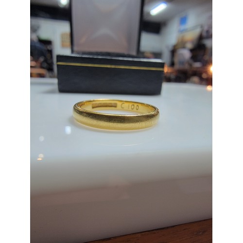 496C - Hallmarked 22ct yellow gold plain wedding band ring in very clean shiny condition with a display box... 