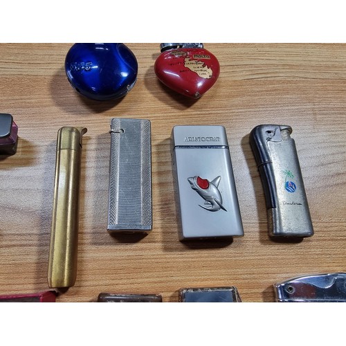 7 - A collection 13 vintage collectable lighters along with a boxed miniature torch to include some nove... 