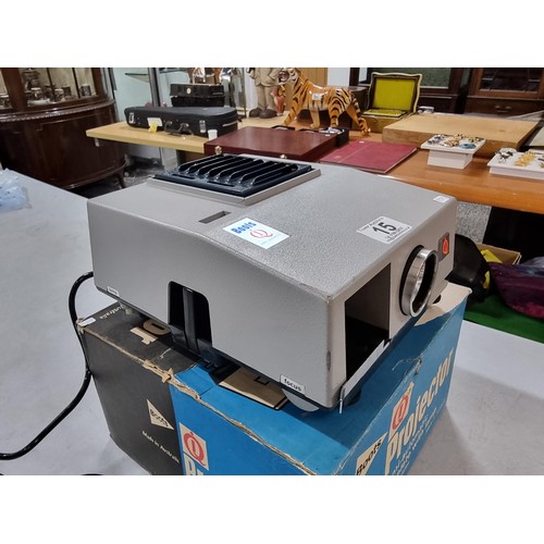 15 - A very clean vintage Boots IQ semi automatic projector, looks to have had little or no use, complete... 