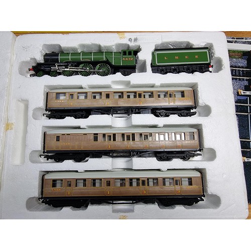 20 - A boxed Hornby R1019 Flying Scotsman 3 coach train set, complete with track mat and in very clean ha... 