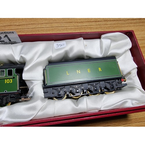 21 - A very rare Hornby R2146 Millenia limited edition gold plated Flying Scotsman locomotive and tender.... 