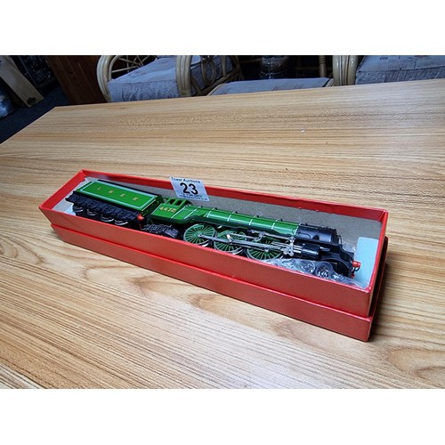 23 - A Hornby Flying Scotsman LNER 4472 locomotive and tender in excellent clean condition, tested as wor... 