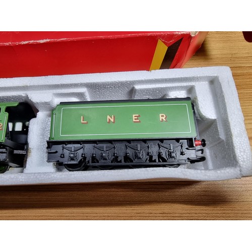 30 - A boxed Hornby R845 Flying Scotsman locomotive and tender LNER 4472, in excellent condition with ori... 