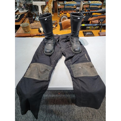 98 - Pair of good quality Spada Motorcycle boots size 9 along with a pair of motorcycle trousers with kne... 