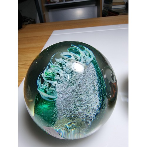 131 - 3x good quality Caithness paperweights to include wave crest, a moonflower and moon crystal. All in ... 