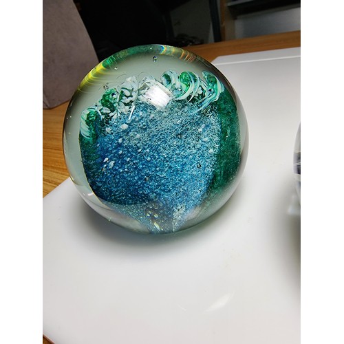 131 - 3x good quality Caithness paperweights to include wave crest, a moonflower and moon crystal. All in ... 