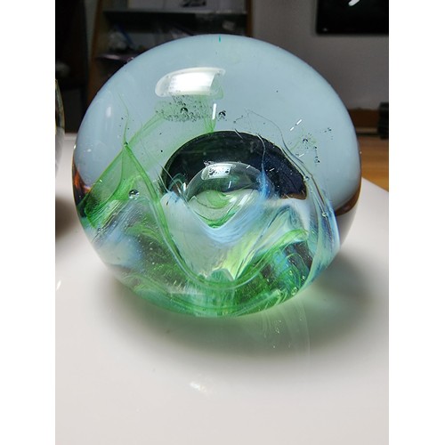 131 - 3x good quality Caithness paperweights to include wave crest, a moonflower and moon crystal. All in ... 