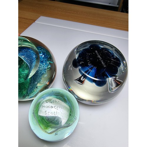 131 - 3x good quality Caithness paperweights to include wave crest, a moonflower and moon crystal. All in ... 