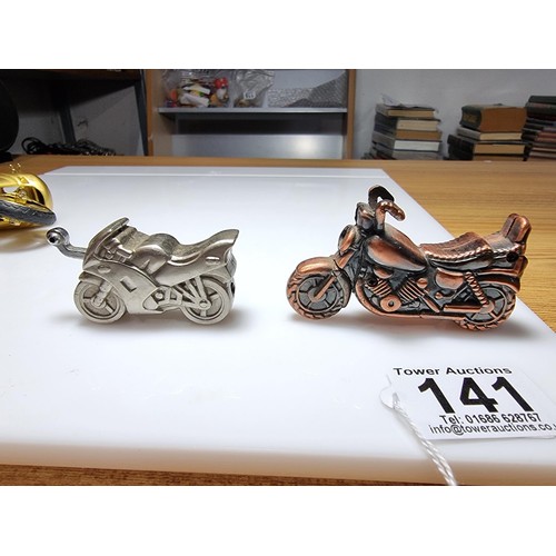 141 - A collection of 5x novelty collectable lighters in the form of motorcycles and cars to include a lar... 