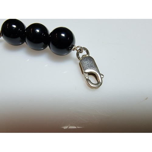 147 - 925 silver bracelet featuring Onyx round beads in good condition 7.5