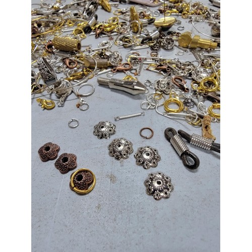 116 - Quantity of jewellery making accessories inc wire, floral decoration, white metal jewellery balls et... 