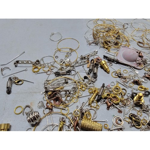 116 - Quantity of jewellery making accessories inc wire, floral decoration, white metal jewellery balls et... 