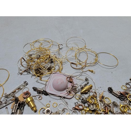 116 - Quantity of jewellery making accessories inc wire, floral decoration, white metal jewellery balls et... 