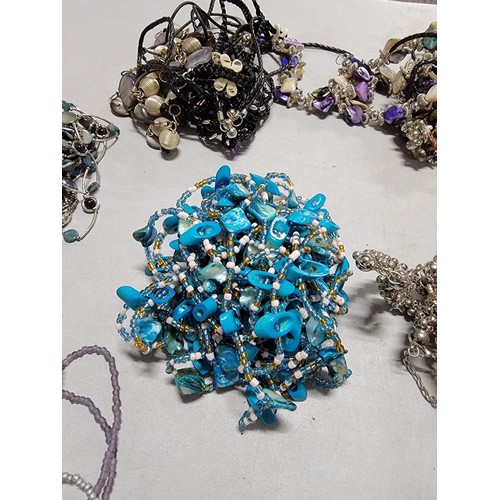 121 - Large quantity of costume jewellery necklaces inc beaded, metal stars, chokers, etc