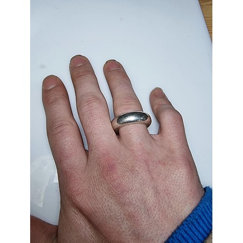 158 - A very chunky unusual 925 silver ring of a good weight, the ring band is 7mm wide and has a weight o... 