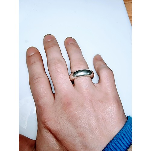 158 - A very chunky unusual 925 silver ring of a good weight, the ring band is 7mm wide and has a weight o... 