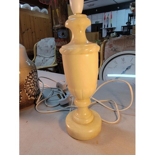 360 - 2x table top lamps in good order inc an onyx lamp and a large ceramic brown and cream glaze lamp wit... 