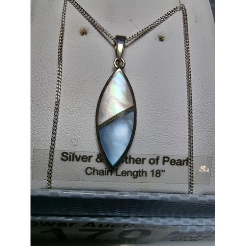 170 - An as new 925 silver pendant inset with Mother of pearl of two colours on an 18