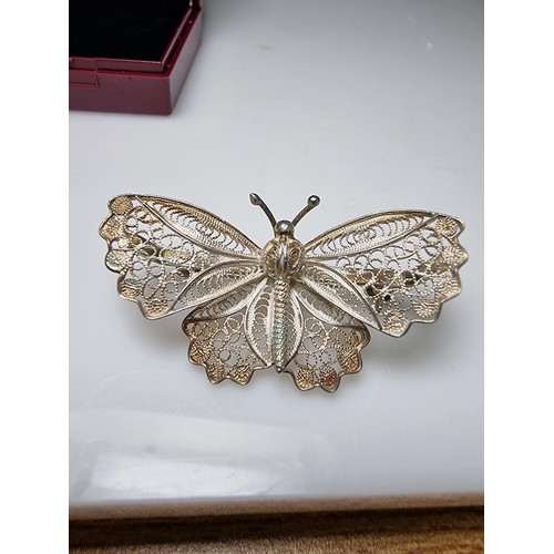 172 - A pretty fully hallmarked 800 silver filigree butterfly brooch with intricate detail in excellent cl... 