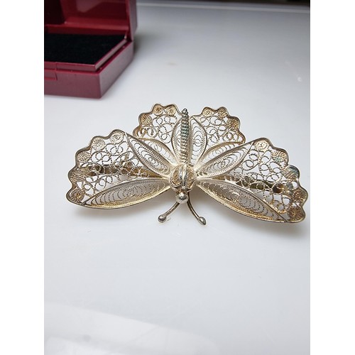 172 - A pretty fully hallmarked 800 silver filigree butterfly brooch with intricate detail in excellent cl... 