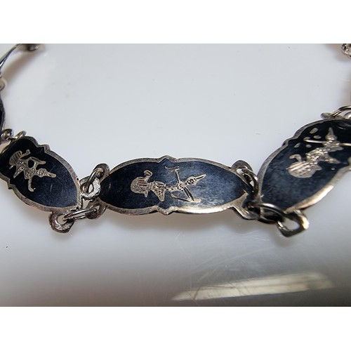 175 - A 925 silver Siam panel bracelet in excellent clean condition, boxed. Length 7