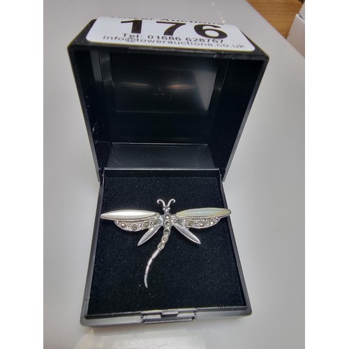 176 - A pretty 925 silver dragonfly brooch inset with mother of pearl on the wings and marcasite stones, i... 