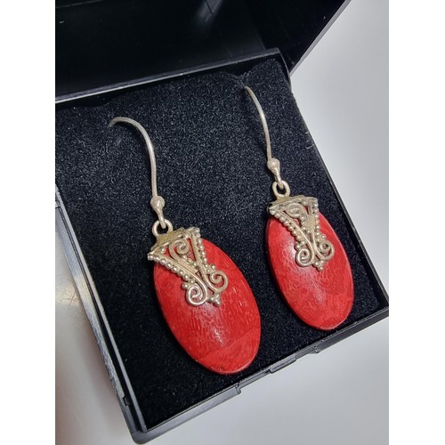 182 - A pair of pretty 925 silver and red stained wood earrings with an ornate design. In good clean condi... 