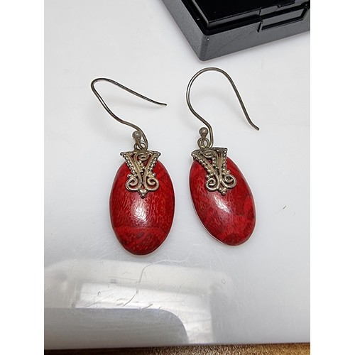 182 - A pair of pretty 925 silver and red stained wood earrings with an ornate design. In good clean condi... 