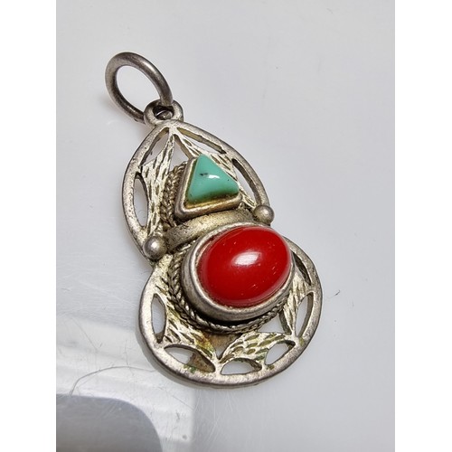 185 - A good quality vintage 925 silver Native American Navajo style pendant inset with genuine red coral ... 