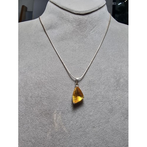 186 - A pretty 925 silver pendant inset with a large genuine citrine stone set on an 18