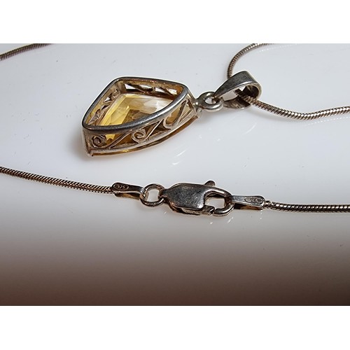 186 - A pretty 925 silver pendant inset with a large genuine citrine stone set on an 18