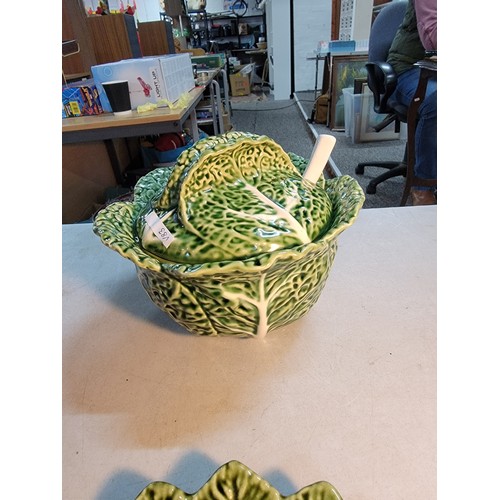 302 - 3x decorative ceramic dishes inc a strawberry formed serving bowl on plate, cabbage leaf serving bow... 