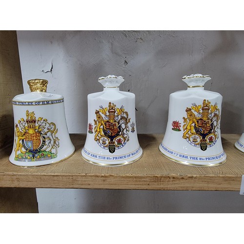 310 - Collection of Aynsley ceramics inc 2x Aynsley cottage garden vases and 1x Aynsley Pembroke vase alon... 