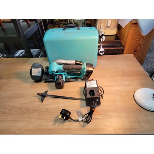 424 - Cased tool master rechargeable circular saw Model TN6601, comes with a battery, a charger and one ot... 