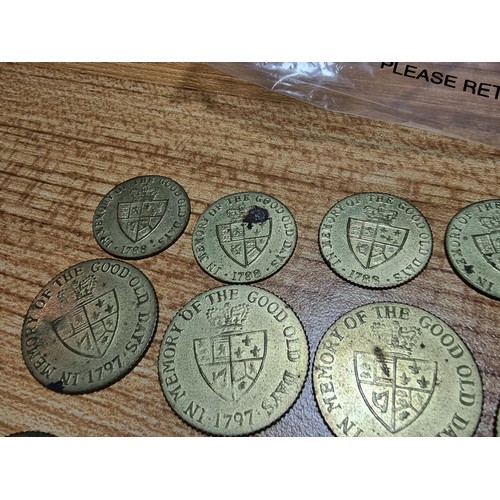 234 - Collection of 15 x antique gaming tokens in the form of Guinea's.