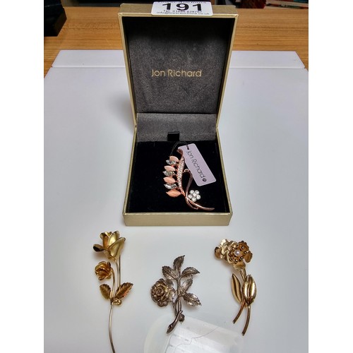 191 - A collection of 4x flower brooches to include a sterling silver rose brooch, a gold on sterling silv... 