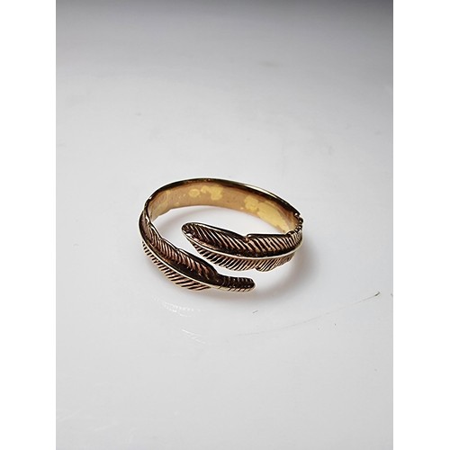 201 - A gold plated on 925 silver feather formed expandable ring. In good clean condition, boxed. Size M a... 