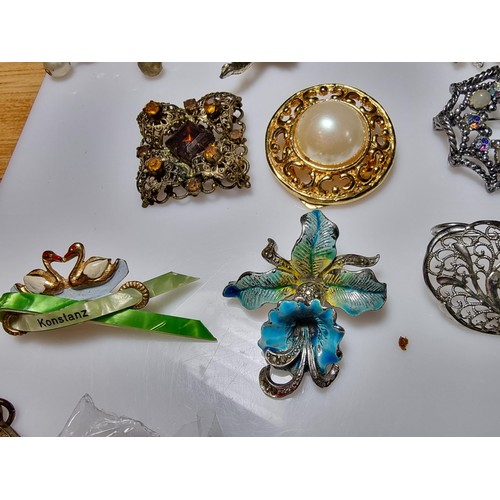 229 - A large collection of costume jewellery to include many various brooches (some with ornate designs) ... 