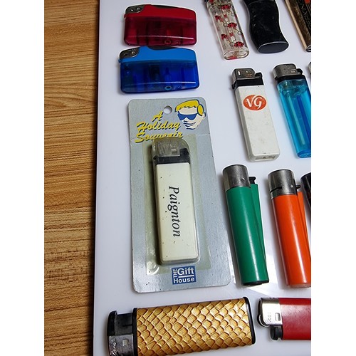 230 - A large collection of various vintage lighters including a good selection of clipper lighters, adver... 