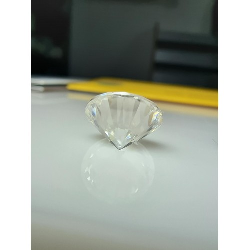 250 - A 5ct moissanite diamond with a diameter of 11mm with full report, the moissanite has a colour grade... 