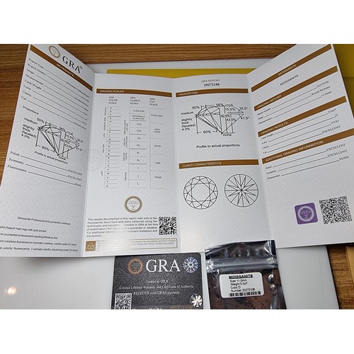 250 - A 5ct moissanite diamond with a diameter of 11mm with full report, the moissanite has a colour grade... 