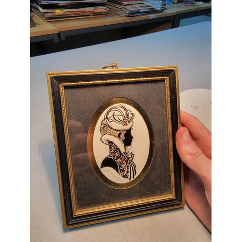 273 - 2x framed and signed silhouette's by  Enid Elliot Linder both in good order with gilded mount to the... 