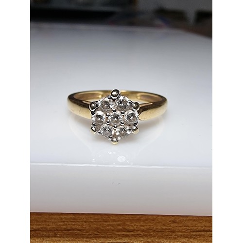 249 - A hallmarked 18ct yellow gold diamond cluster ring inset with 7 diamonds which are sparkly and livel... 