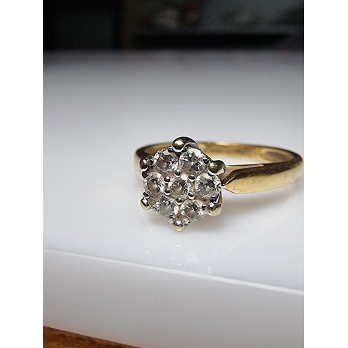 249 - A hallmarked 18ct yellow gold diamond cluster ring inset with 7 diamonds which are sparkly and livel... 