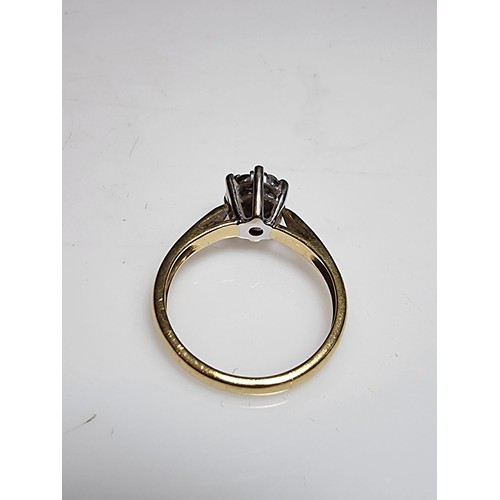 249 - A hallmarked 18ct yellow gold diamond cluster ring inset with 7 diamonds which are sparkly and livel... 