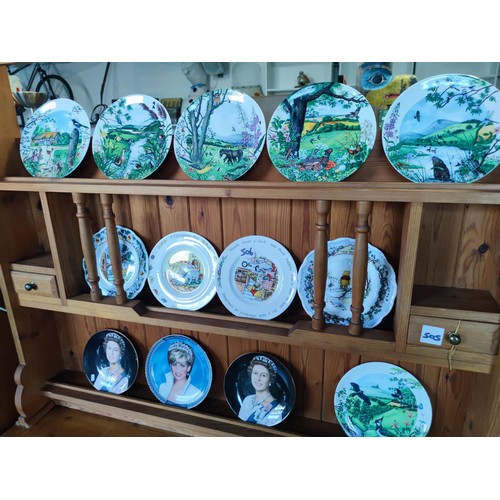 506 - 13 collectable decorative plates 5 are Wedgewood country scene plates, Royal Doulton whine the pooh ... 