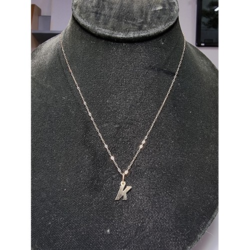 256 - A hallmarked 9ct gold neckless with the letter K pendant in good clean condition boxed, total weight... 