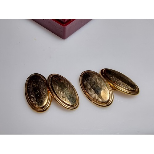 257 - Hallmarked 9ct yellow gold pair of cufflinks featuring  ornate tops in excellent condition with no d... 