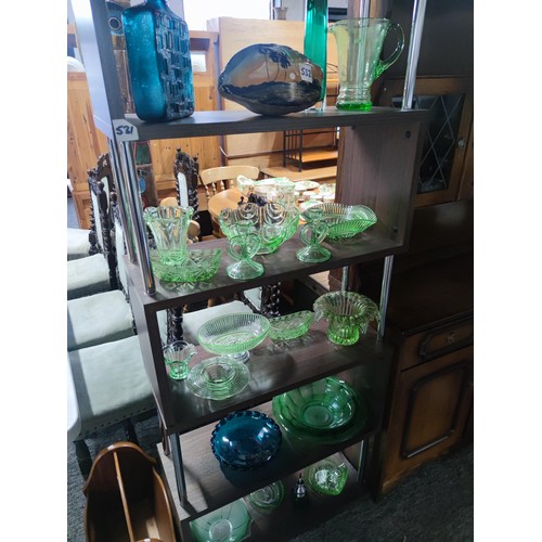 532 - 5 shelves full of glassware to include 2 uranium glass candlestick and glass vases, bowls etc and a ... 